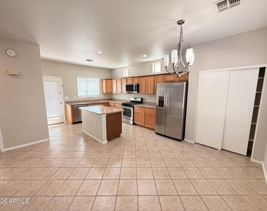9108 W Hubbell Street - Photo Thumbnail 10