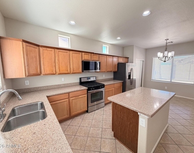 9108 W Hubbell Street - Photo Thumbnail 11