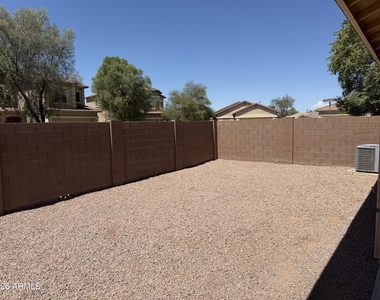 41443 W Lucera Lane - Photo Thumbnail 6