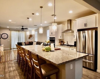 17161 W Sherman Street - Photo Thumbnail 8