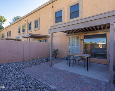 815 E Grovers Avenue - Photo Thumbnail 14
