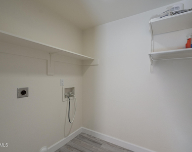 815 E Grovers Avenue - Photo Thumbnail 12