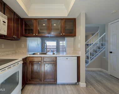 815 E Grovers Avenue - Photo Thumbnail 5