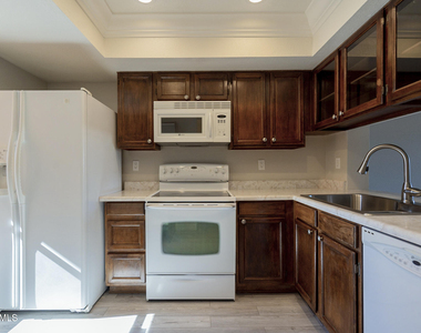 815 E Grovers Avenue - Photo Thumbnail 4