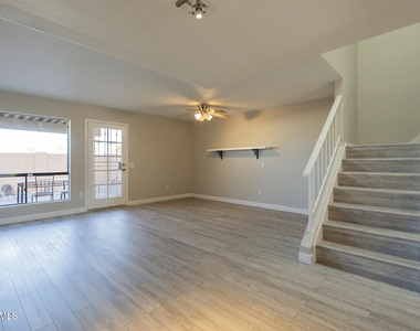 815 E Grovers Avenue - Photo Thumbnail 2