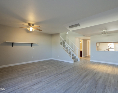 815 E Grovers Avenue - Photo Thumbnail 3