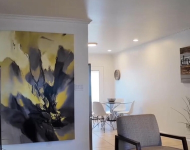 3445 N 36 Street - Photo Thumbnail 2