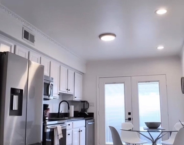 3445 N 36 Street - Photo Thumbnail 4