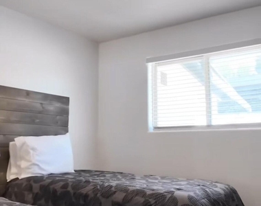 3445 N 36 Street - Photo Thumbnail 7