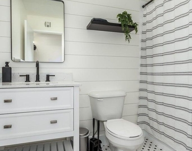 4511 N 31st Place - Photo Thumbnail 18