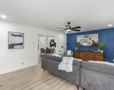 4511 N 31st Place - Photo Thumbnail 4