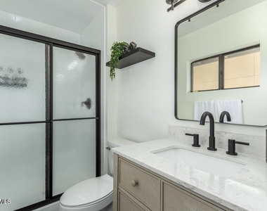 4511 N 31st Place - Photo Thumbnail 14