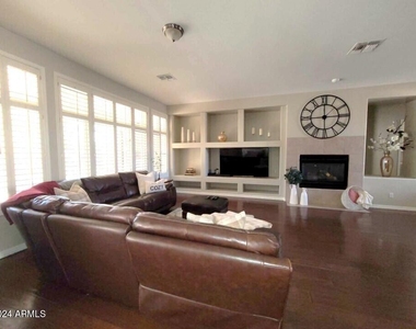 2461 W Marlin Drive - Photo Thumbnail 31