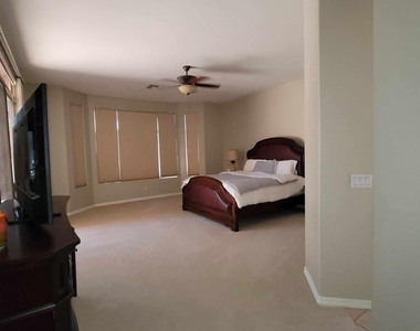 2461 W Marlin Drive - Photo Thumbnail 5