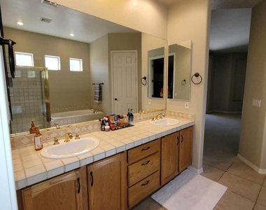 2461 W Marlin Drive - Photo Thumbnail 6