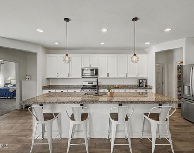 10696 N 188th Drive - Photo Thumbnail 2