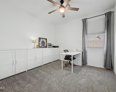 10696 N 188th Drive - Photo Thumbnail 5