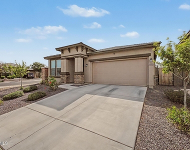 10696 N 188th Drive - Photo Thumbnail 3