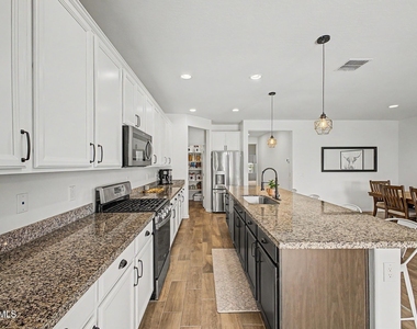 10696 N 188th Drive - Photo Thumbnail 12