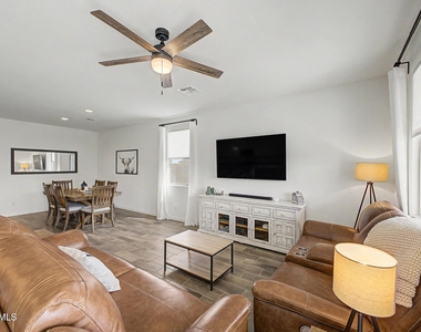 10696 N 188th Drive - Photo Thumbnail 15