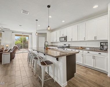 10696 N 188th Drive - Photo Thumbnail 11