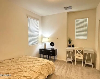 2658 S Harmony Avenue - Photo Thumbnail 18