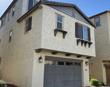 2658 S Harmony Avenue - Photo Thumbnail 8