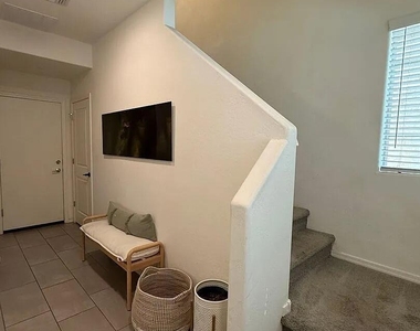 2658 S Harmony Avenue - Photo Thumbnail 10