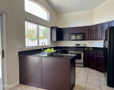 4050 E Coolbrook Avenue - Photo Thumbnail 2