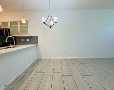 2354 E Huntington Drive - Photo Thumbnail 14