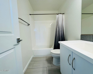 2354 E Huntington Drive - Photo Thumbnail 25