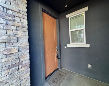 2354 E Huntington Drive - Photo Thumbnail 5