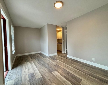 505 N J Street - Photo Thumbnail 2