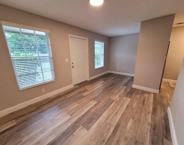 505 N J Street - Photo Thumbnail 3