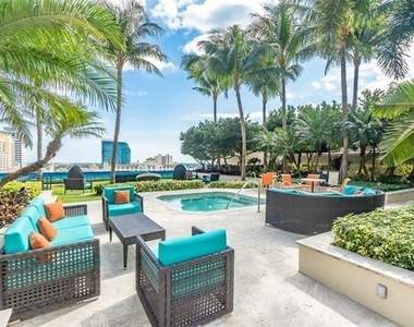 550 Okeechobee Boulevard - Photo Thumbnail 1
