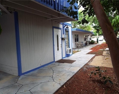 898 Ne 39th Street - Photo Thumbnail 3