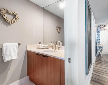 2650 Lake Shore Drive - Photo Thumbnail 11