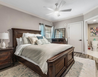 2650 Lake Shore Drive - Photo Thumbnail 12