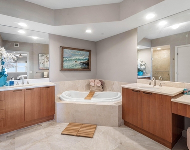 2650 Lake Shore Drive - Photo Thumbnail 20