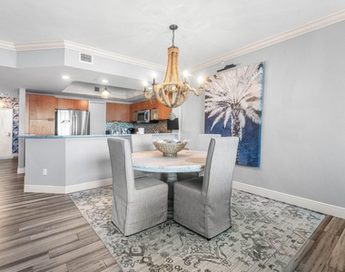 2650 Lake Shore Drive - Photo Thumbnail 3