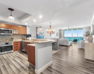 2650 Lake Shore Drive - Photo Thumbnail 8