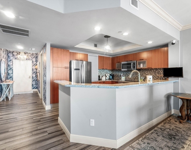 2650 Lake Shore Drive - Photo Thumbnail 7