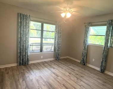 1916 Coconut Drive - Photo Thumbnail 17