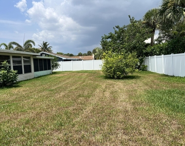 1916 Coconut Drive - Photo Thumbnail 23