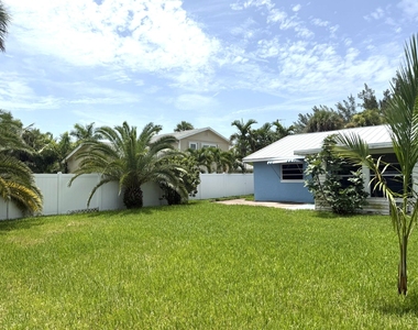 1916 Coconut Drive - Photo Thumbnail 25