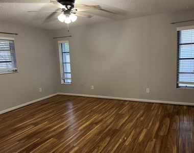 1916 Coconut Drive - Photo Thumbnail 10
