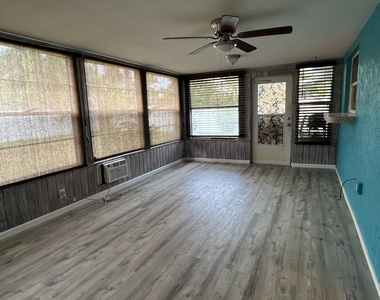 1916 Coconut Drive - Photo Thumbnail 21