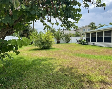 1916 Coconut Drive - Photo Thumbnail 24