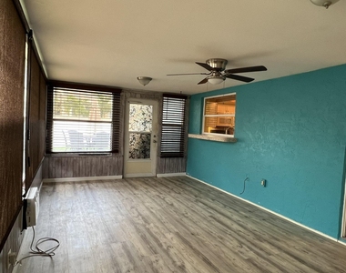 1916 Coconut Drive - Photo Thumbnail 20