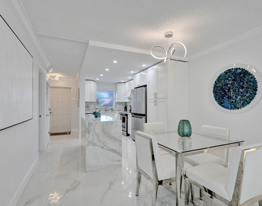 1169 Hillsboro Mile - Photo Thumbnail 5